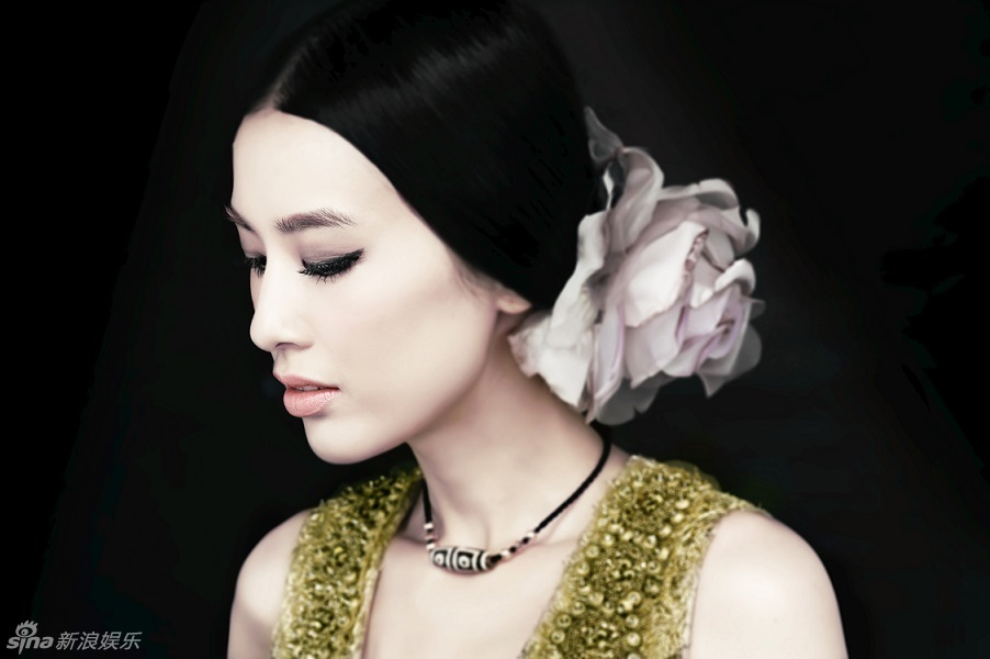 黃圣依時尚封面優雅復古顯女人本色