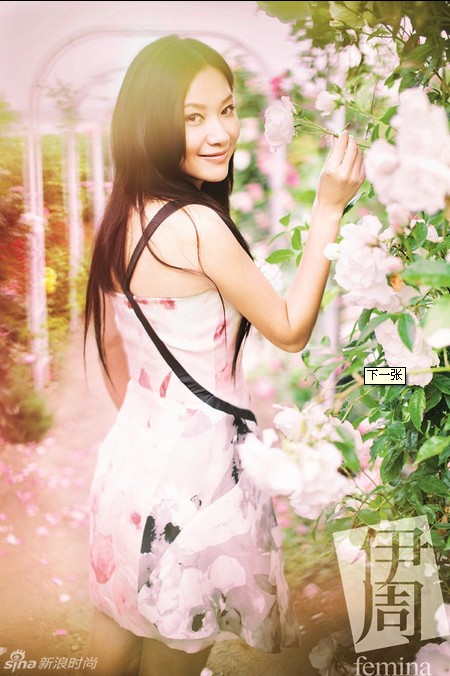 徐靜蕾碎花裙登伊周變身早秋氧氣精靈