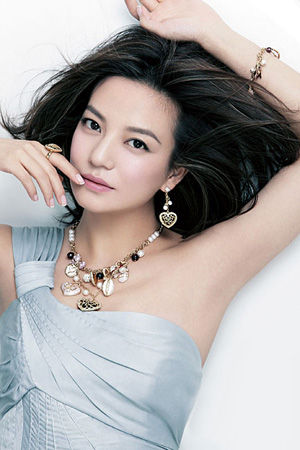 趙薇香港掃貨豪車接送 名店買衣不看價