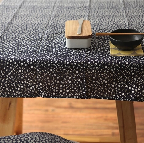 甜蜜溫馨用餐時(shí)間桌布扮靚餐桌