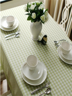 甜蜜溫馨用餐時(shí)間 桌布扮靚餐桌
