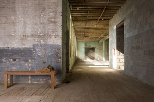 時(shí)尚混搭的盆景板凳