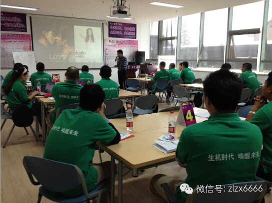 “信心起航-2015紫羅蘭春夏新品發布會