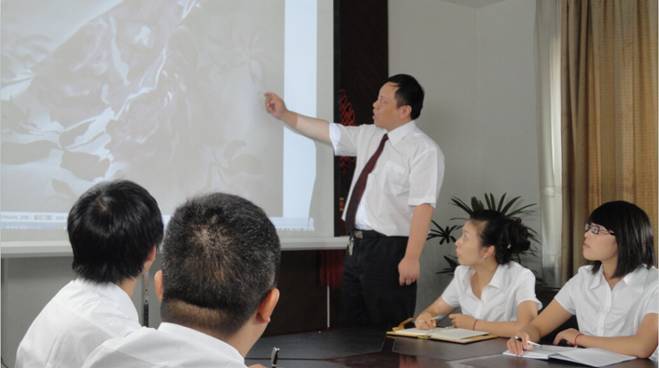 互聯網思維下的越龍提花