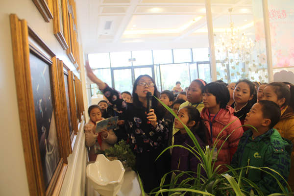 百名晚報小記者走進悅達家紡