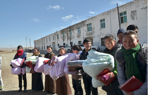 羅萊家紡全員共力西部溫暖計(jì)劃