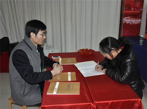 ʥ���R�Ҽ�2015�ж�ӭδ��(l��i)��Ʒ��(hu��)