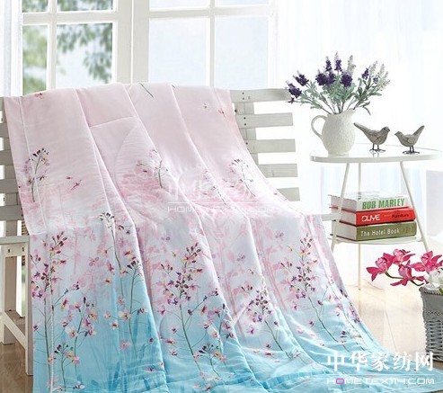 多多愛(ài)家紡天絲夏涼被開(kāi)啟純凈睡眠時(shí)代