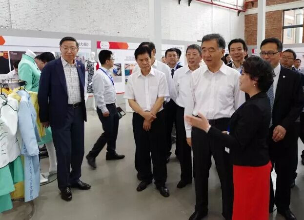 汪洋副總理考察上海紡織產業(yè)升級工作