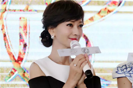 趙雅芝驚艷亮相博洋家紡寧波杉井奧特萊斯專賣店三周年現場