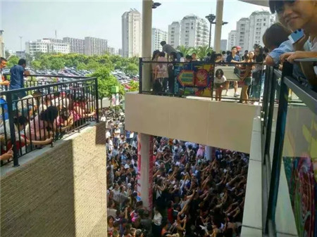 趙雅芝驚艷亮相博洋家紡寧波杉井奧特萊斯專賣店三周年現場