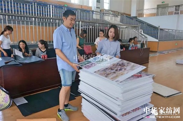 �ư���һ��(ch��ng)ɫˇ�p�^�Į�(hu��)�������ں�������չ�_(k��i)����