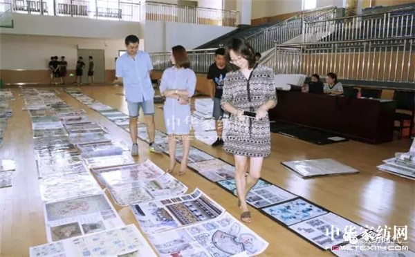 �ư���һ��(ch��ng)ɫˇ�p�^�Į�(hu��)�������ں�������չ�_(k��i)����