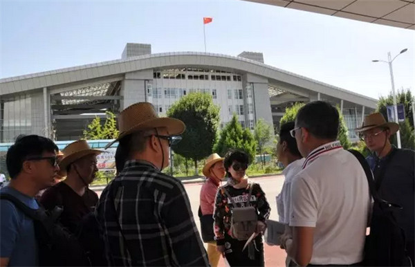 余杭家紡沿著“一帶一路”走進(jìn)新疆之霍爾果斯站