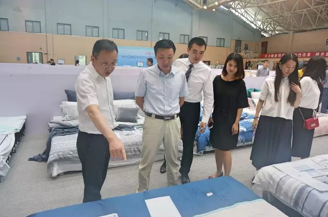 �Ҹ�������ζϯ����ͨ������������300���Ҽ��a(ch��n)Ʒ��Ů��ʣ�