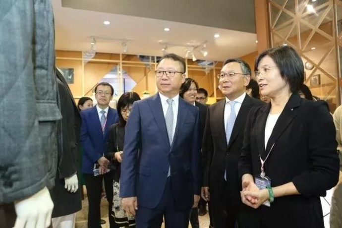 ���@��������L�����м����＾չ���_Ļ