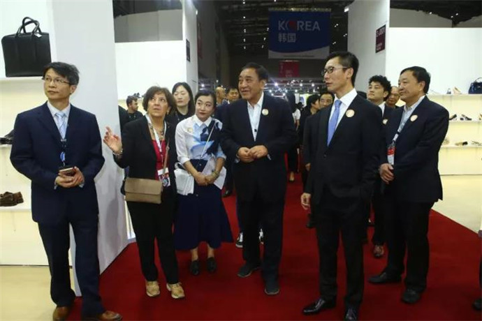 ���@��������L�����м����＾չ���_Ļ