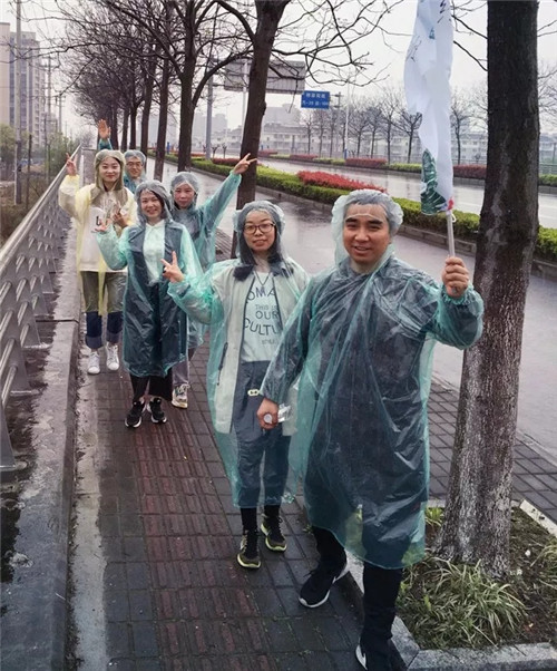 �Pʢ����F(tu��n)�����(d��ng)�O��(zh��n)�澳���ƵZͬ�У�