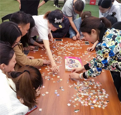 �Pʢ����F(tu��n)�����(d��ng)�O��(zh��n)�澳���ƵZͬ�У�