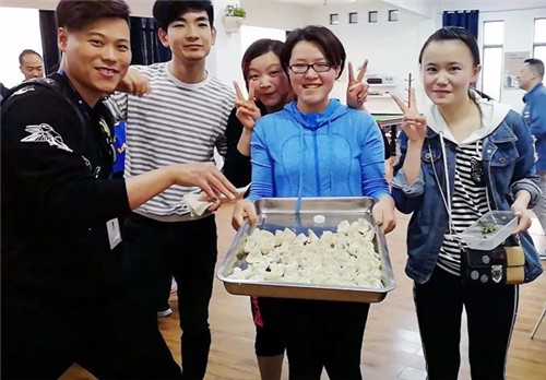 �Pʢ����F(tu��n)�����(d��ng)�O��(zh��n)�澳���ƵZͬ�У�