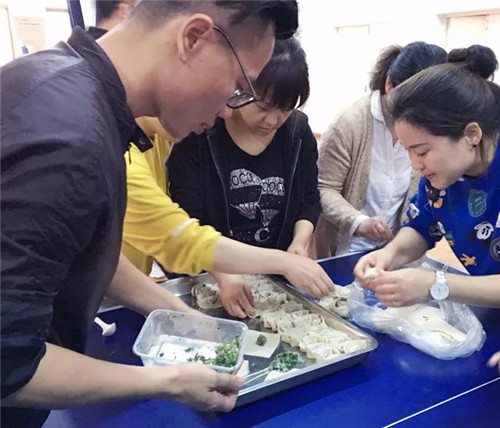 �Pʢ����F(tu��n)�����(d��ng)�O��(zh��n)�澳���ƵZͬ�У�