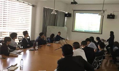 �Pʢ����F(tu��n)�����(d��ng)�O��(zh��n)�澳���ƵZͬ�У�