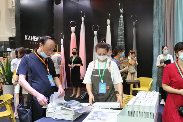 ���ƽz·��ӿƷ�ơ�ӭ�ںϡ�����չ--2020�򴰺���ˇչ�_Ļ